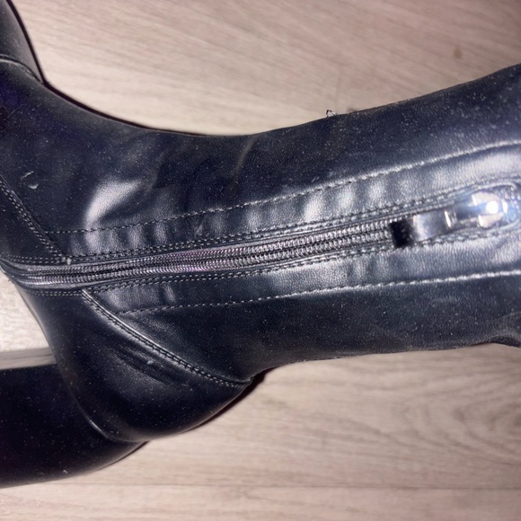 Black Platform Boots - Picture 13 of 13